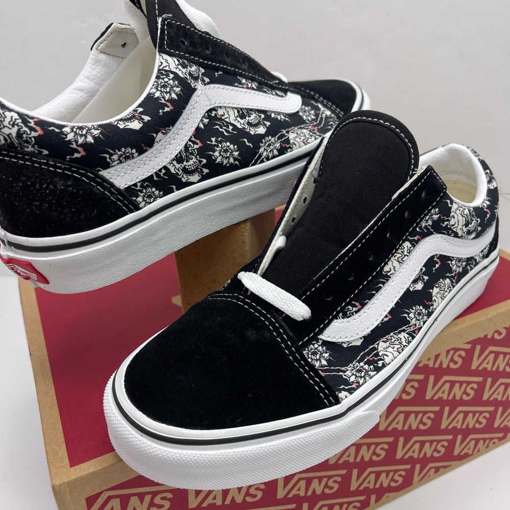Vans Men’s Old Skool
(Flash Skulls)Multi/True White Sneakers 
VN0A38G118C - Picture 14 of 16